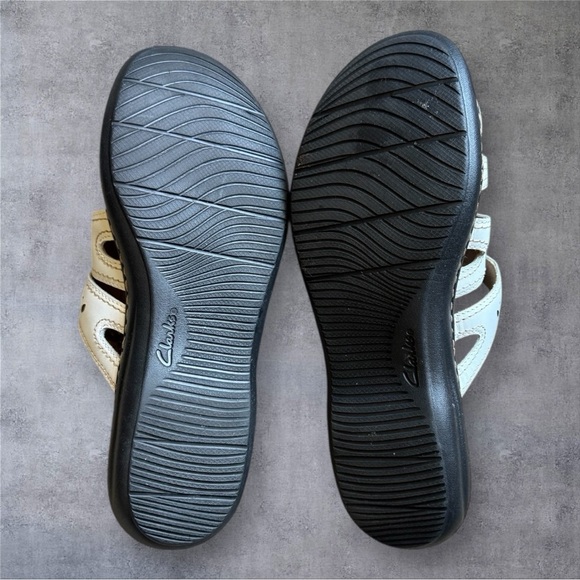 Clarks® Laurieann Dee Women's Leather Slide Sandals - Picture 4 of 5